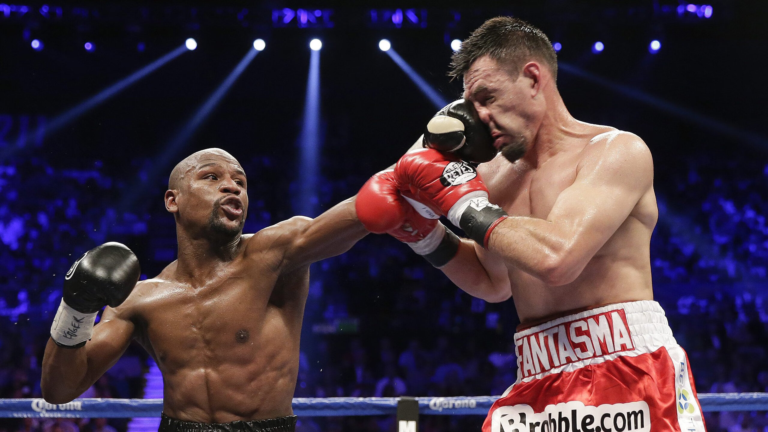 国际比赛纪念展在主办城市巡展，吸引大量观众，国际大赛视频