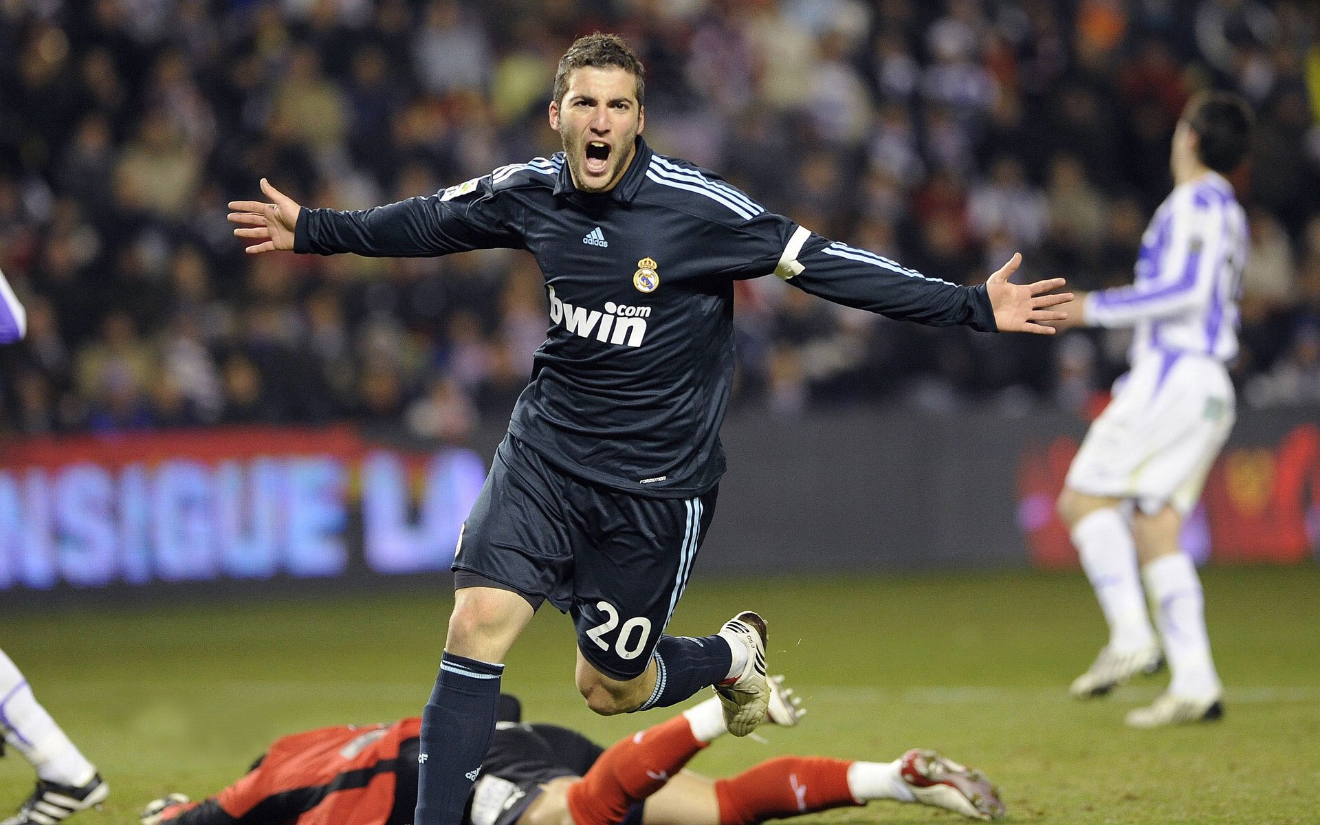 职业联赛鼓励球员创作比赛复盘日志增强思维能力